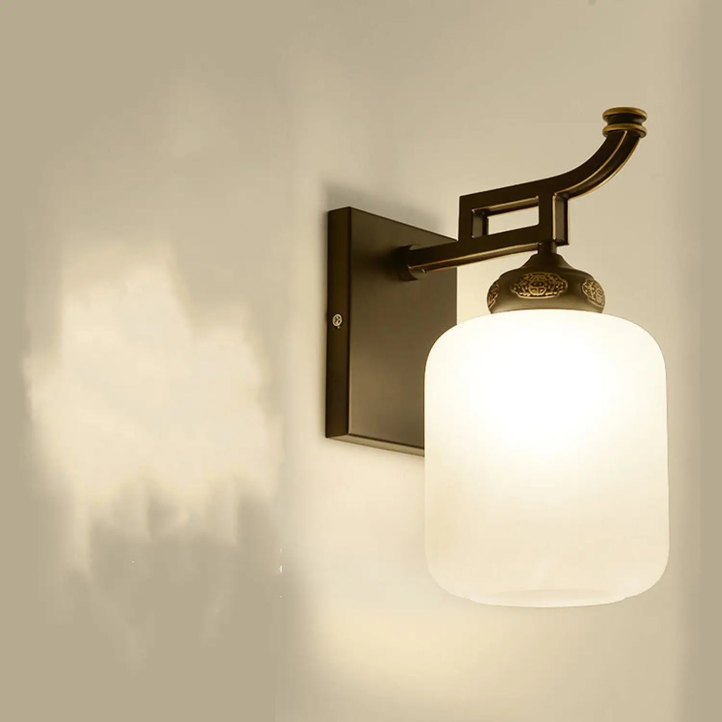 Outdoor Wall Light Mount with Retro Style for Garden and Balcony - 12V Hanging Light