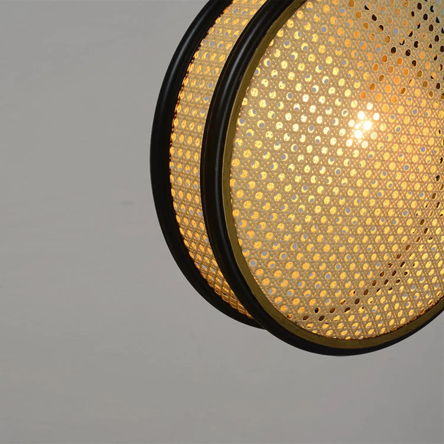 Retro Lamps with Rattan Design – Perfect for Restaurant Ambiance - Hanging Light