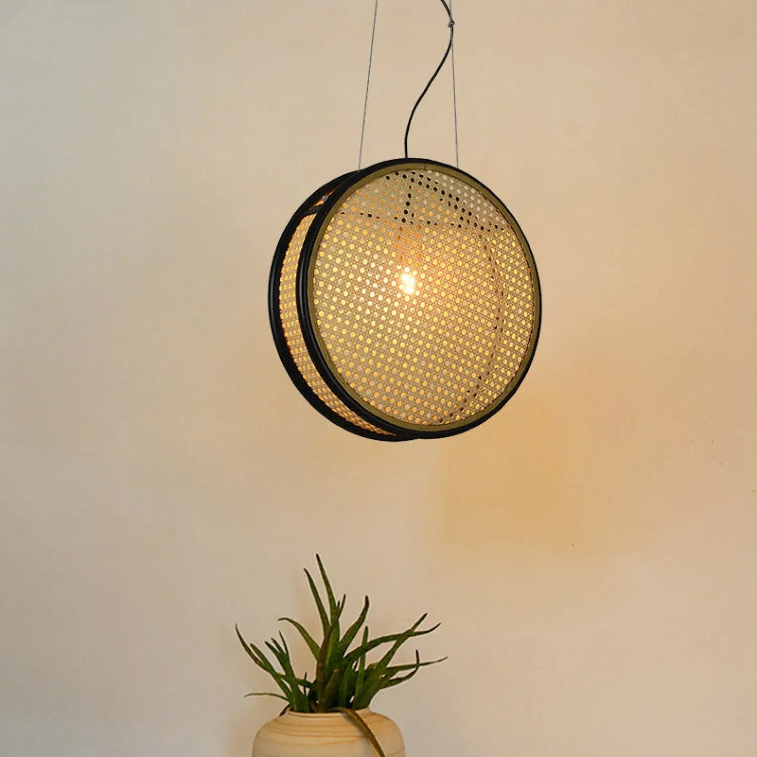 Retro Lamps with Rattan Design – Perfect for Restaurant Ambiance - Hanging Light