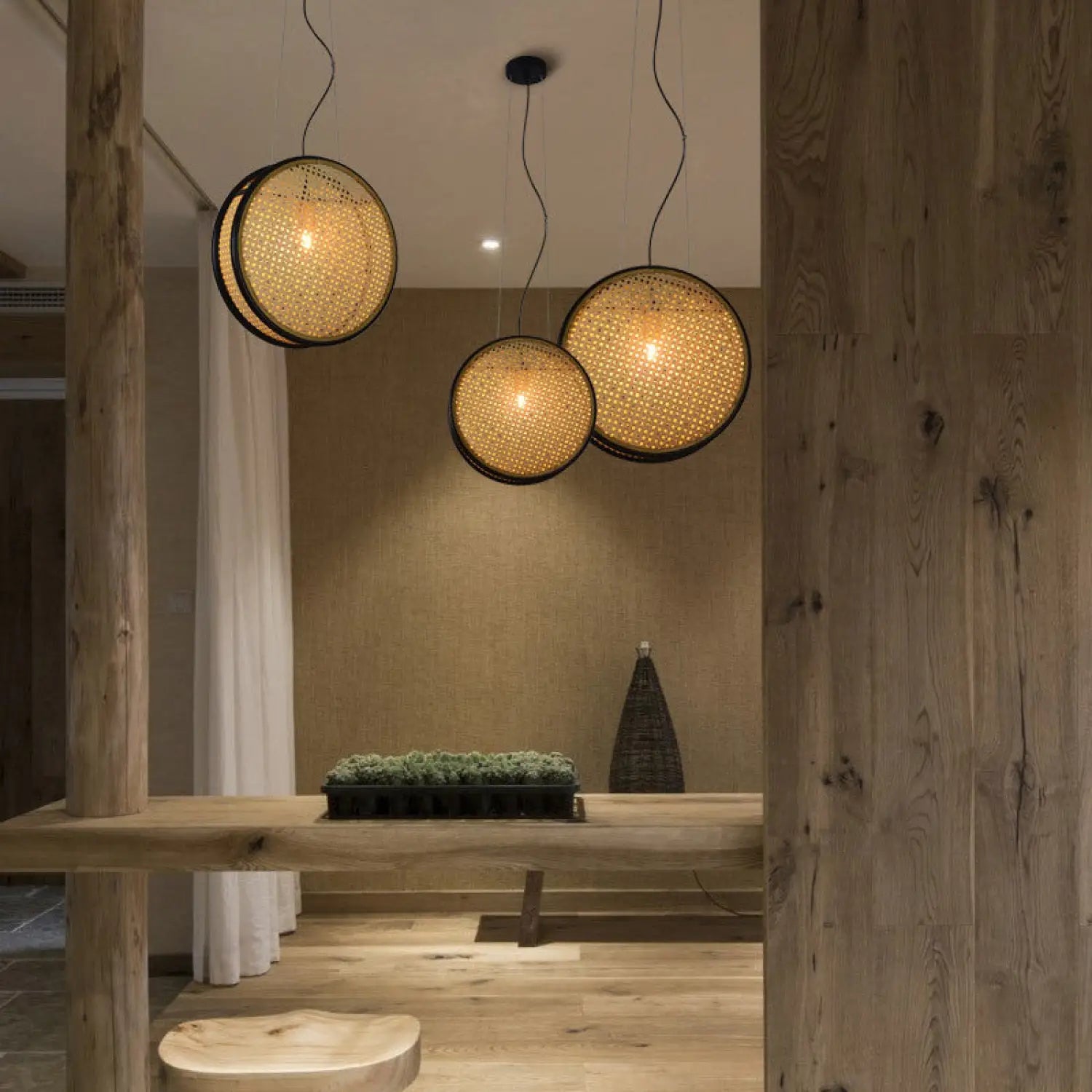 Retro Lamps with Rattan Design – Perfect for Restaurant Ambiance - Hanging Light