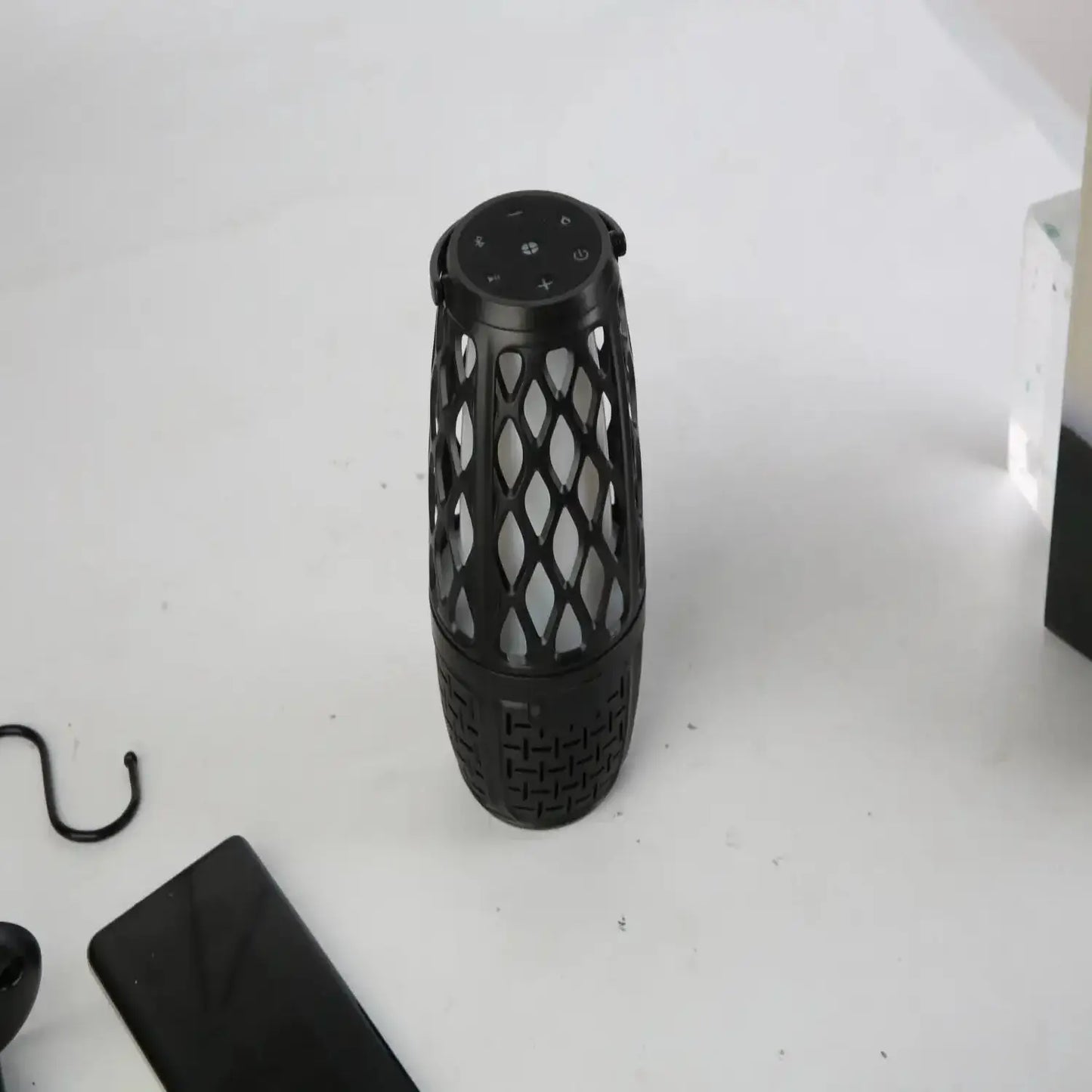 1Pc 4 In 1 Wireless 5.3 Outdoor Speaker IPX5 Waterproof Patio Speaker LED Flame Speaker With 3 Flame Light Modes Hook