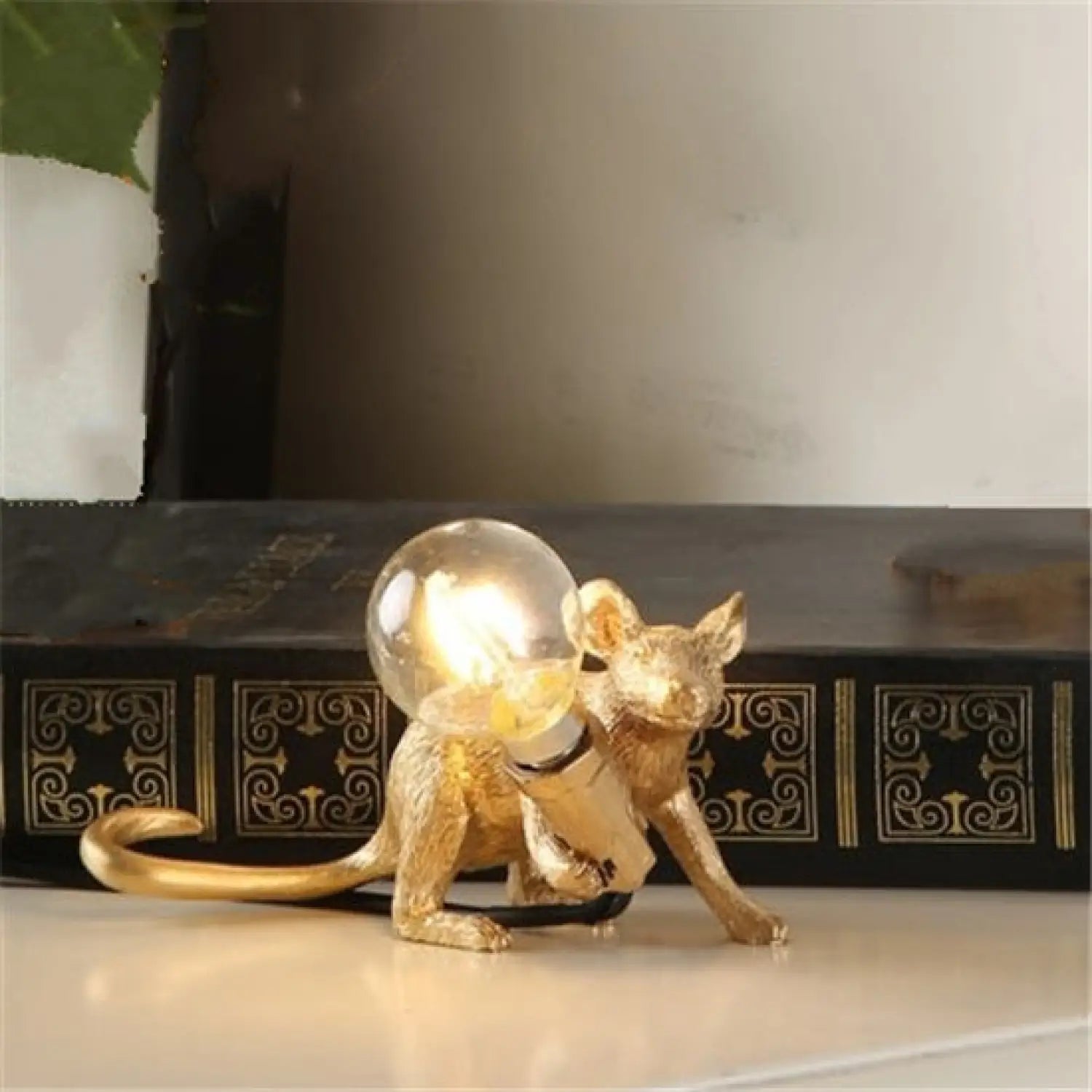 Mouse light with modern design and soft ambient glow for decor - Golden / Standing posture / US - 12V Hanging Light