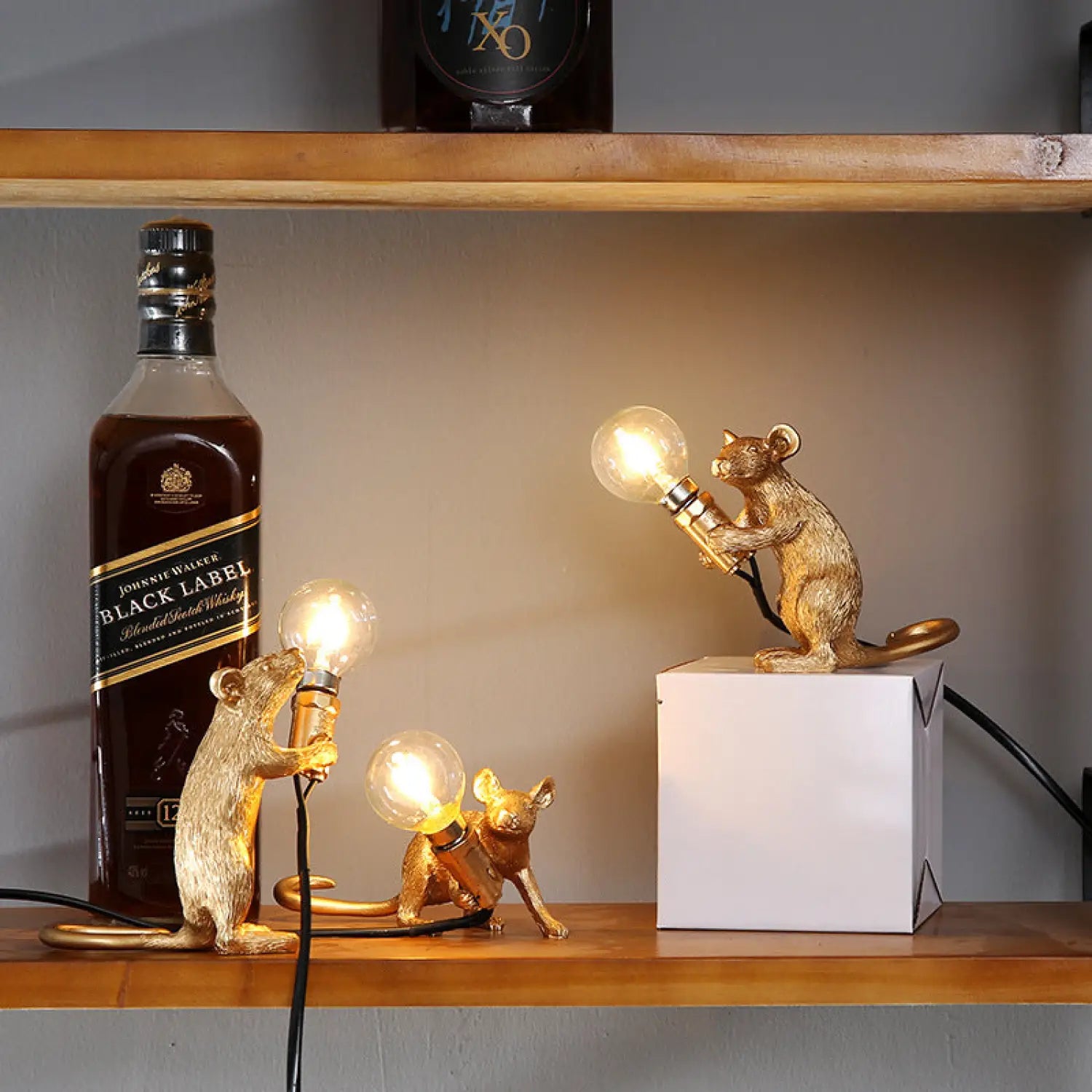 Mouse light with modern design and soft ambient glow for decor - Golden / Standing posture / US - 12V Hanging Light