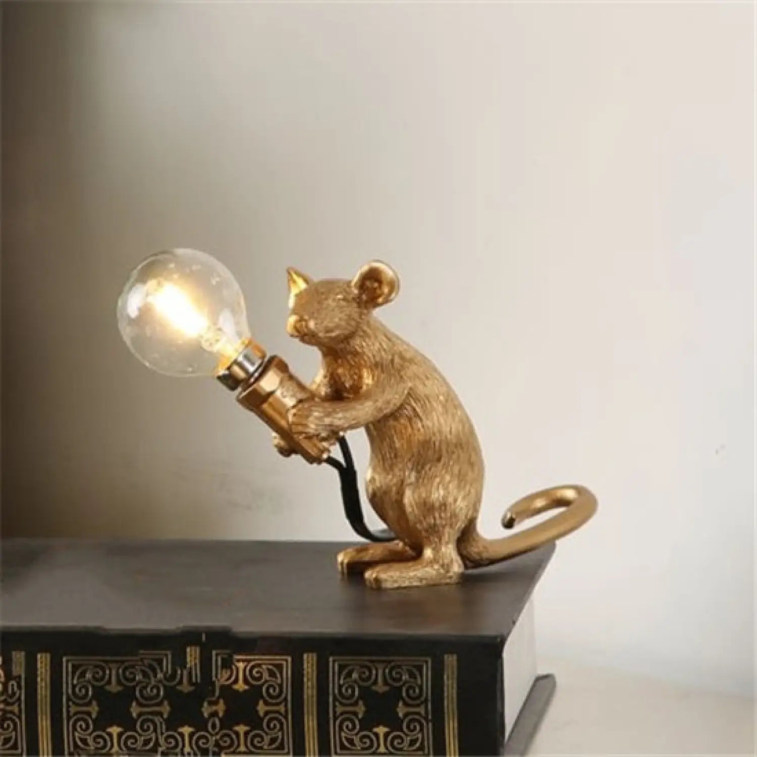 Mouse light with modern design and soft ambient glow for decor - Golden / Standing posture / US - 12V Hanging Light