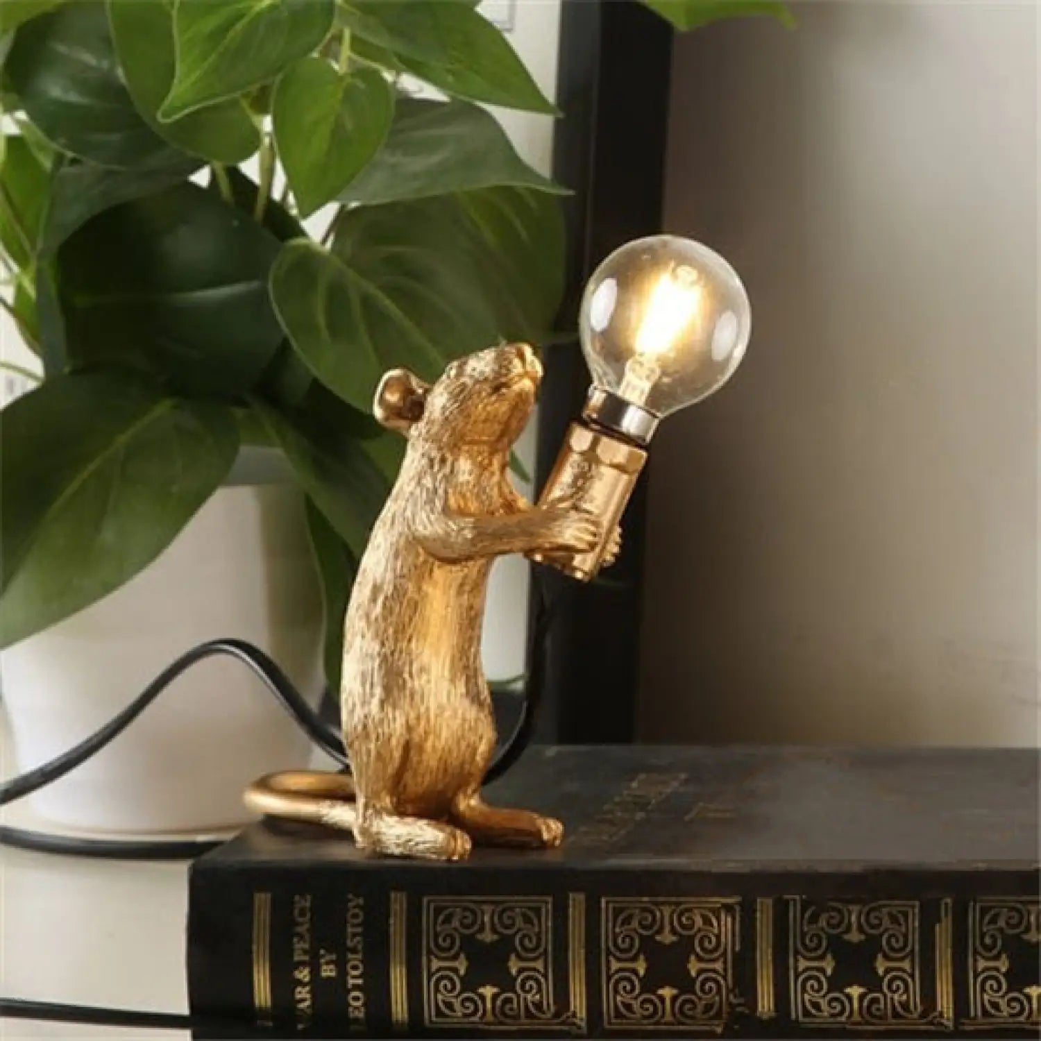Mouse light with modern design and soft ambient glow for decor - Golden / Standing posture / US - 12V Hanging Light