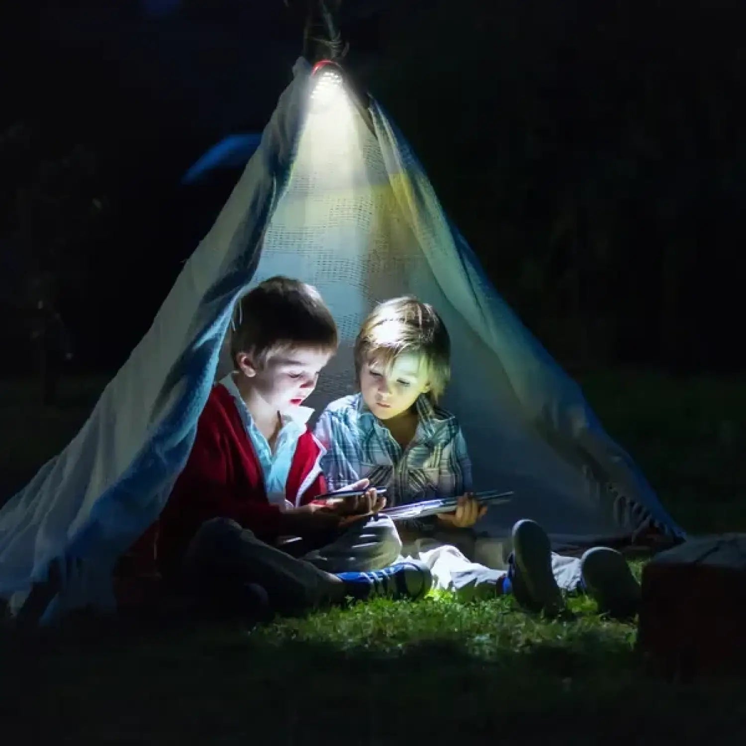 Portable Lights LED: Compact Magnetic Flashlight With Hook - BlackRed - Closet Lighting