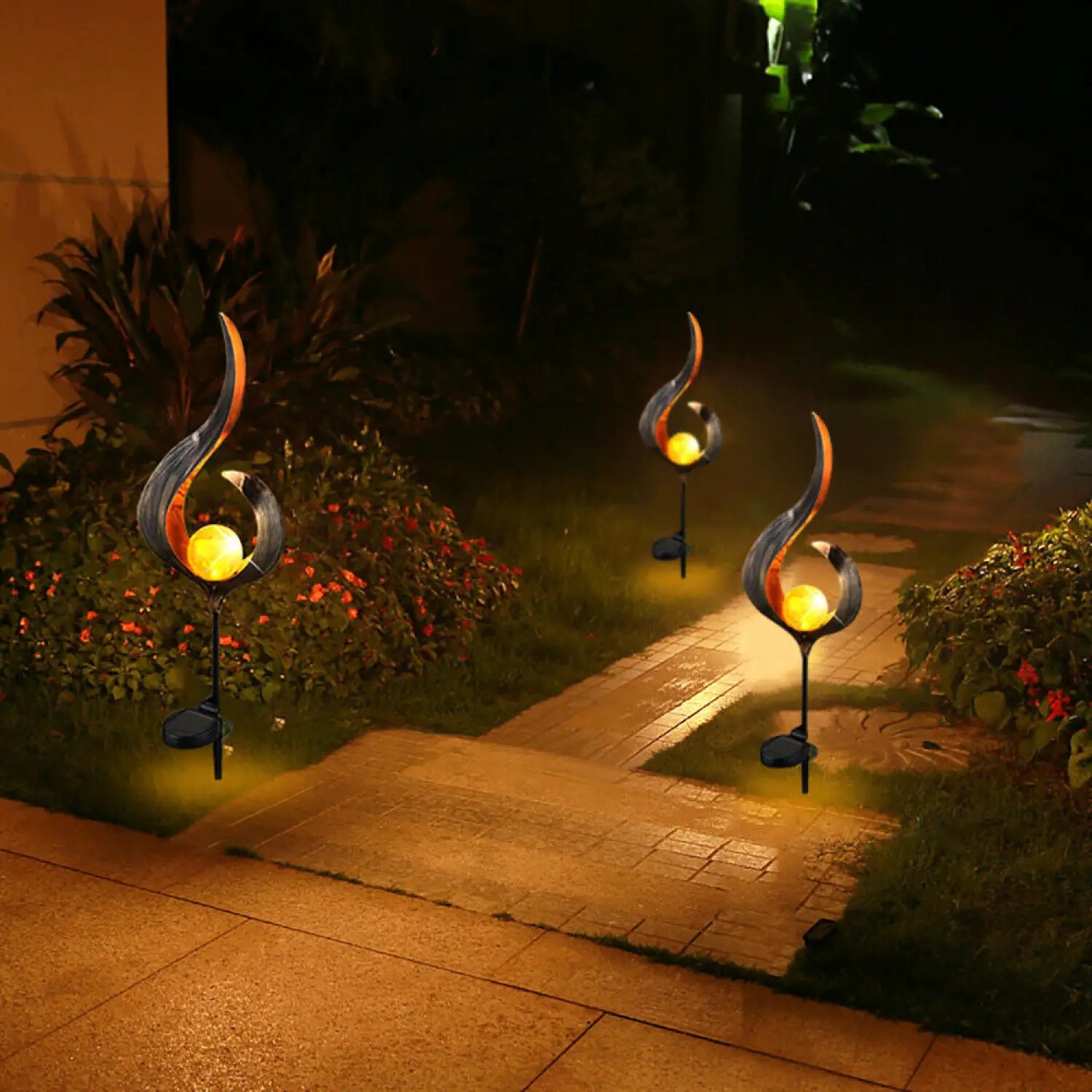 Solar LED Lamps with Waterproof & Flame Effect for Outdoor Garden Lighting - 12V Hanging Light