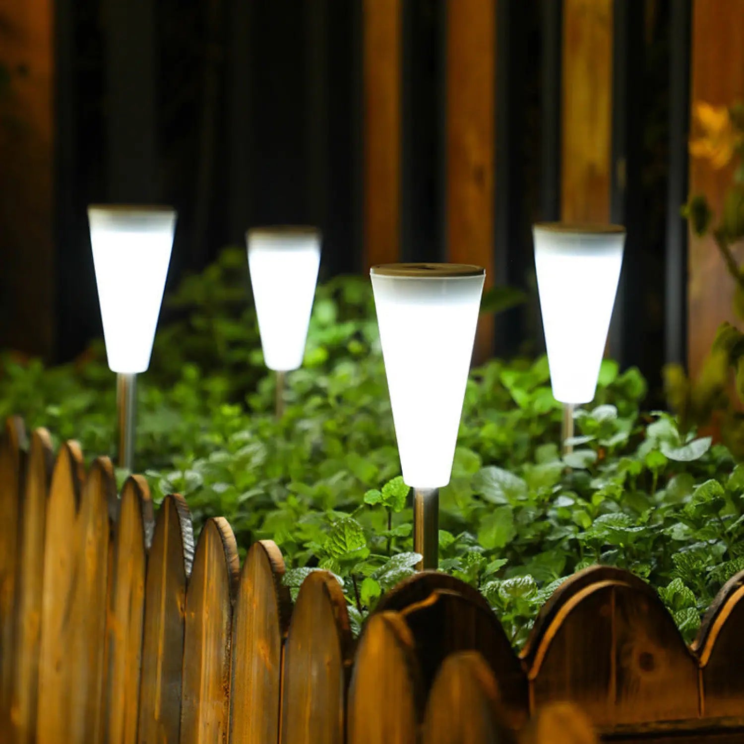 Solar Lights for Outdoors – Decorative Street and Garden Lighting Set - Single pack - Solar Light